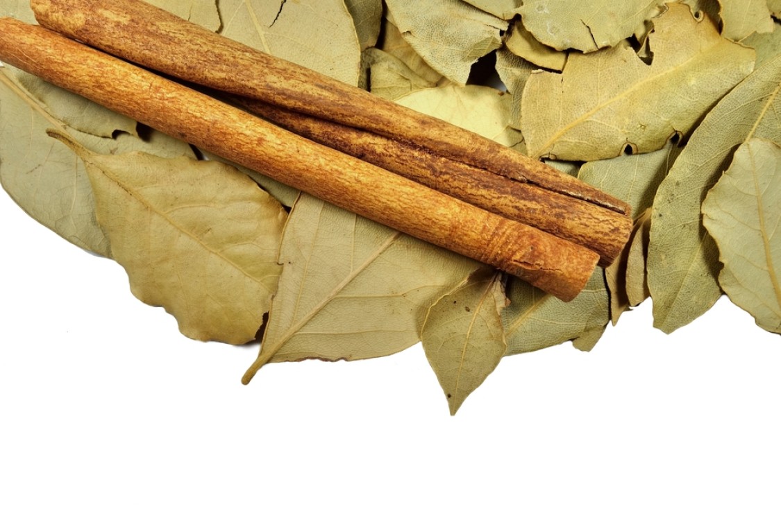 الفرق بين ورق الغار والقرفة