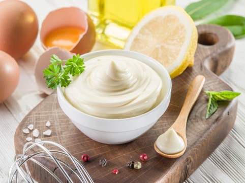 الثومية بالزبادي بدون مايونيز