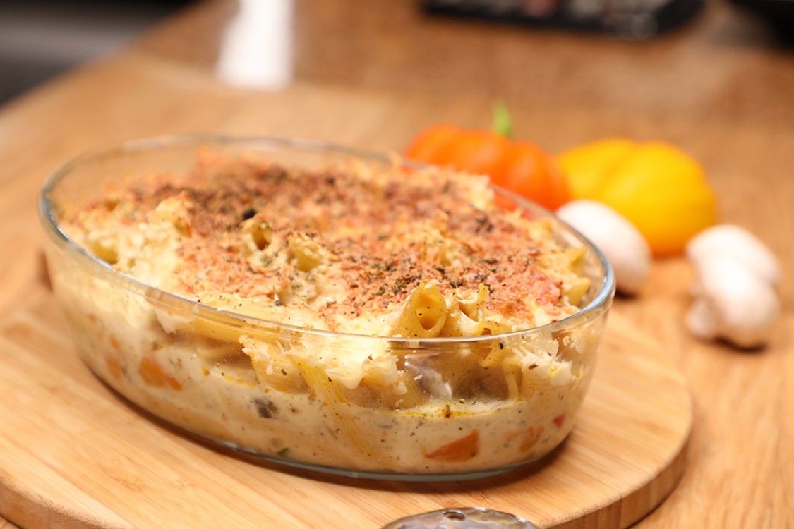 مكرونة بالبشاميل والخضار بالفيديو