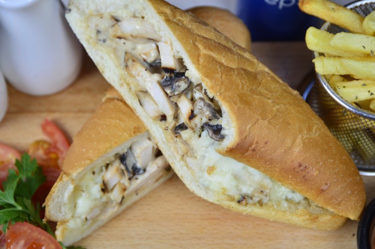 ساندويش دجاج الفريدو بالكريمة