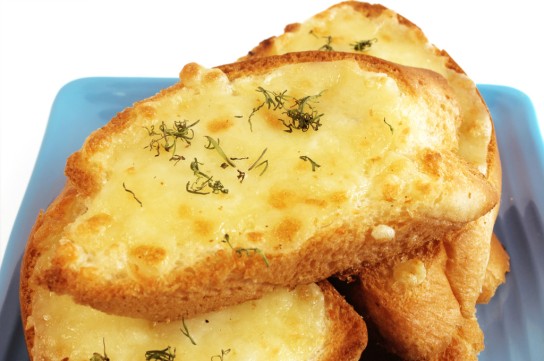 خبز الثوم مع جبن الموزريلا