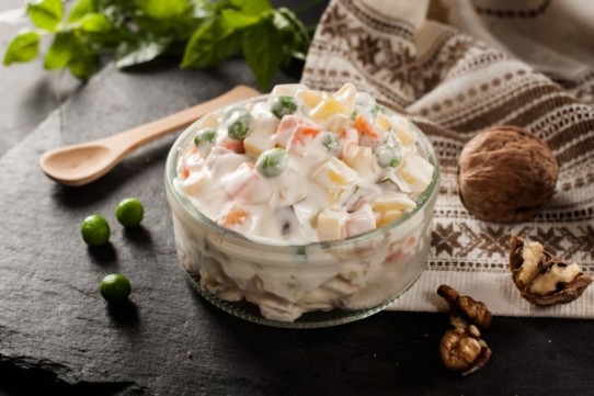 سلطات سهلة ومنوعة بالمايونيز