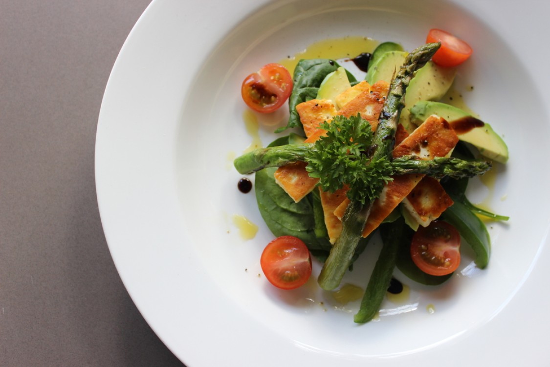 سلطة الهليون مع الأفوكادو