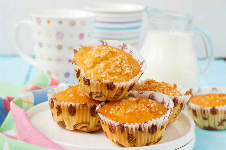 كب كيك الأناناس وجوز الهند