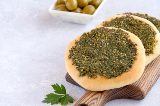 مناقيش الفطور بحشوات منوعة