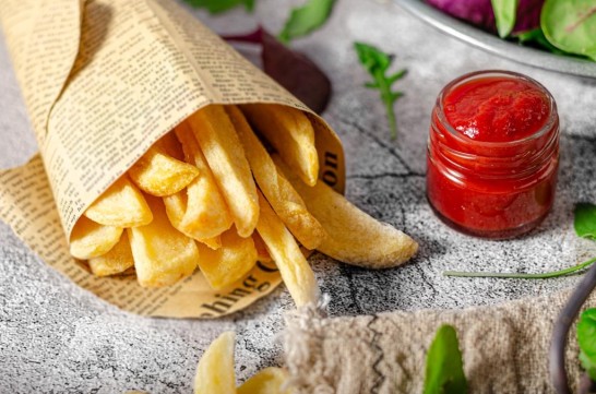 ساندويش بطاطس مقلية بالصوص