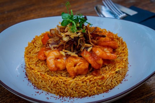 أرز بالروبيان وصلصة الطماطم