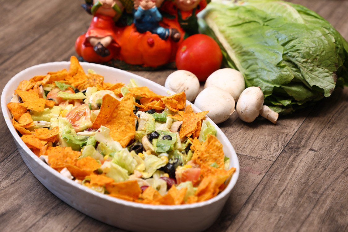 10 سلطات سهلة ولذيذة بالخطوات والصور