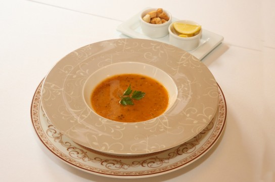 شوربة العدس بالطماطم