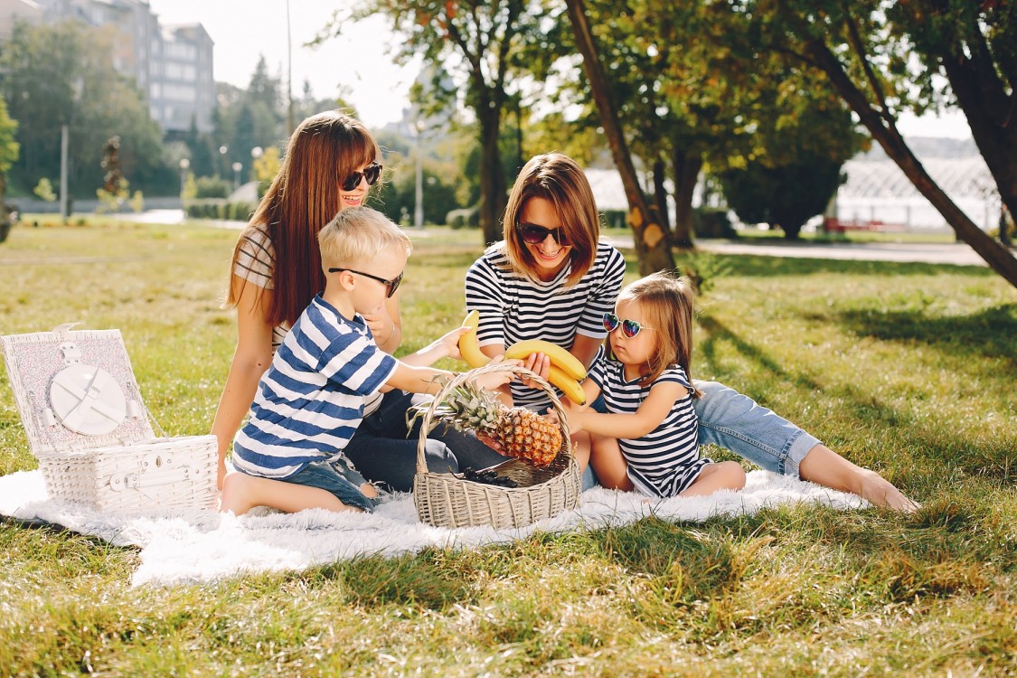 ما الذي يجب أن أحزمه في سلة النزهات الخاصة بي هذا الصيف؟