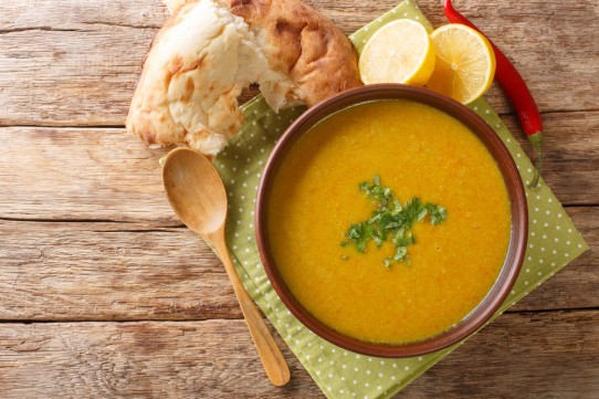 شوربة العدس بالكركم