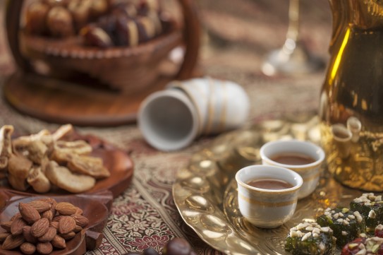 قهوة سعودية بالقرنفل والزعفران