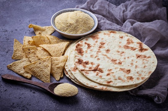 خبز التورتيلا الأبيض