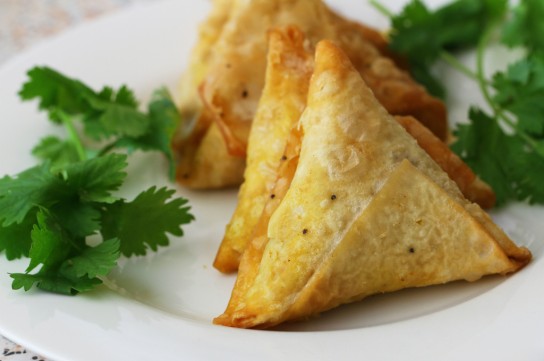 سمبوسة بجين الموزريلا والبقدونس