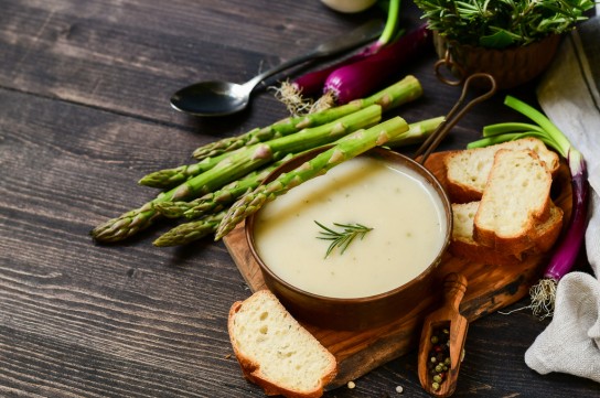 شوربة الهليون الكريمية