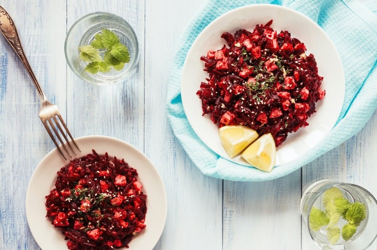 سلطة شمندر بالكزبرة الخضراء