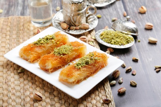 رولات كنافة بالقشطة