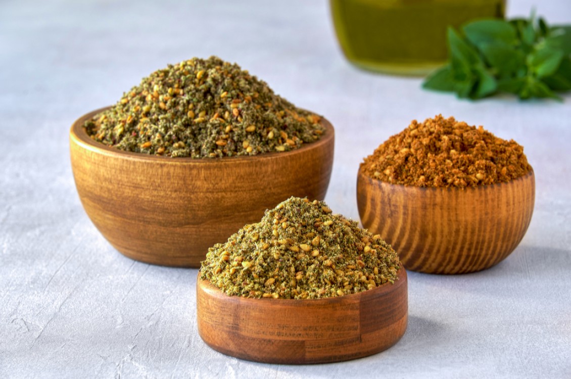 تعرفي على أسباب تدفعكِ لتناول الزعتر مع السمسم يومياً