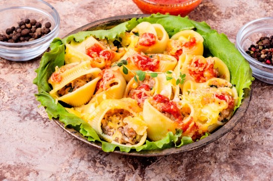 معكرونة صدفية بالصوص الأبيض