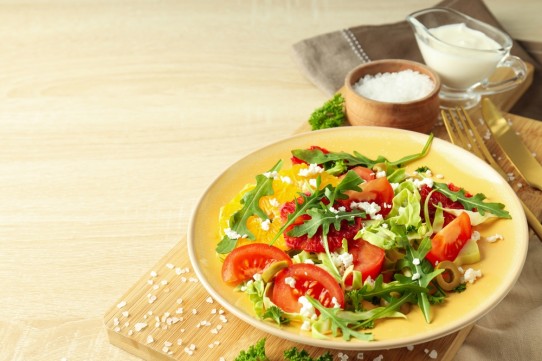 سلطة خضراء بصوص البرتقال للرجيم