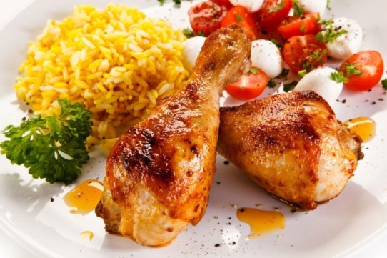 صينية دجاج محمر ومتبل باللبن الزبادي