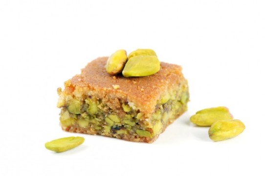 أشهر حلويات عيد الفطر بالمكسرات