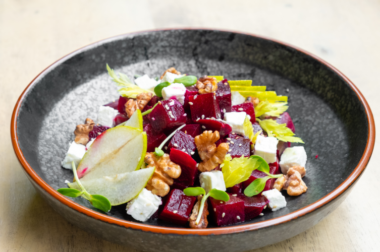 سلطة الشمندر والتفاح