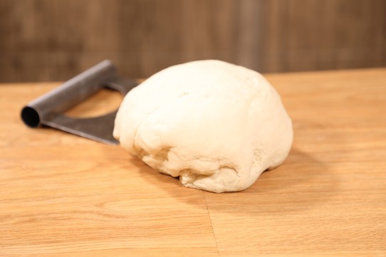 عجينة البيتزا الأساسية بالفيديو