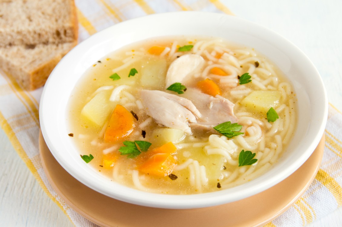 شوربة الدجاج بالشعيرية والبطاطس