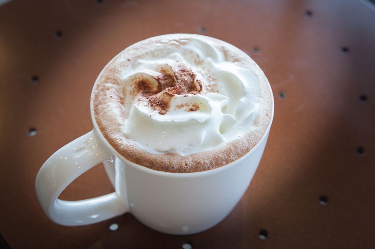 مشروب الشوكولاتة الساخنة بالفانيليا