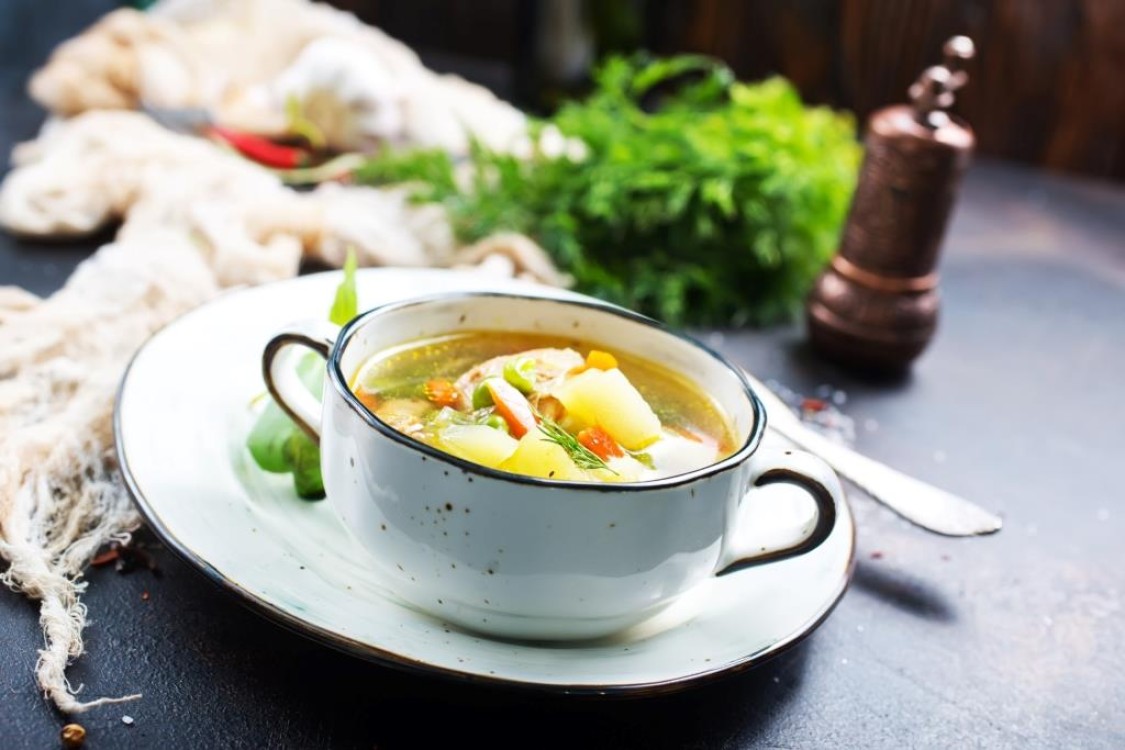 شوربة الدجاج مع الخضار مثل المطاعم