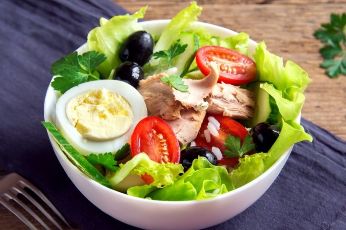 وصفات سلطات التونة الخفيفة والشهية