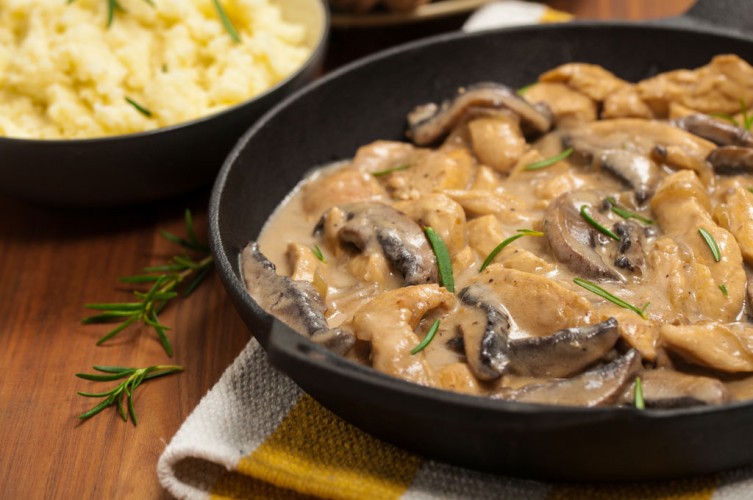 دجاج بالكريمة والفطر