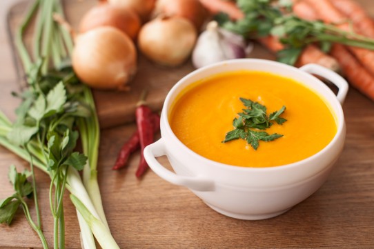 شوربة العدس بالخضار والكريمة