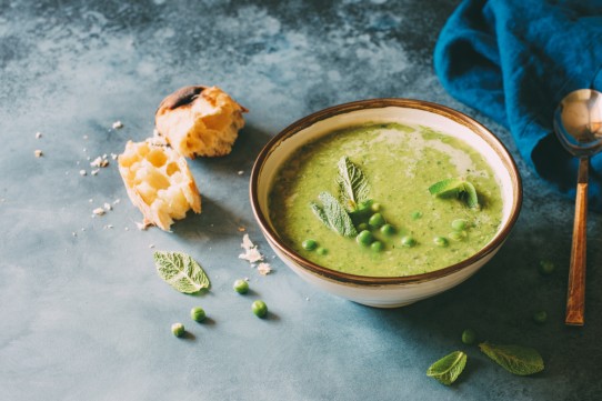 شوربة البازلاء بالثوم والبصل