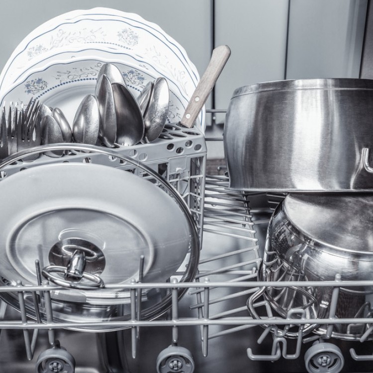 أدوات لا تدخلوها غسالة الصحون