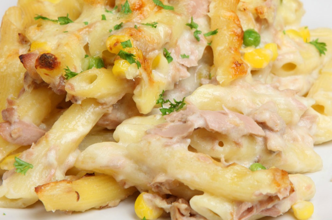 مكرونة بالبشاميل والتونة