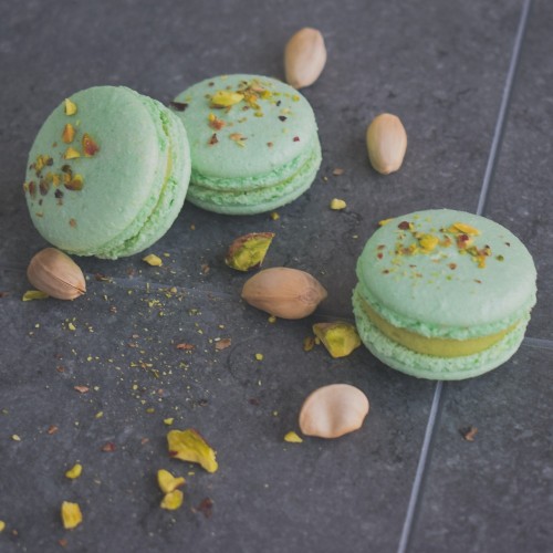 ماكرون الفستق الحلبي