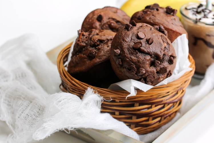 مافن الموز بحبيبات الشوكولاتة