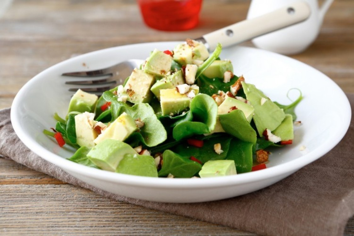 سلطات الأفوكادو بخلطات شهية