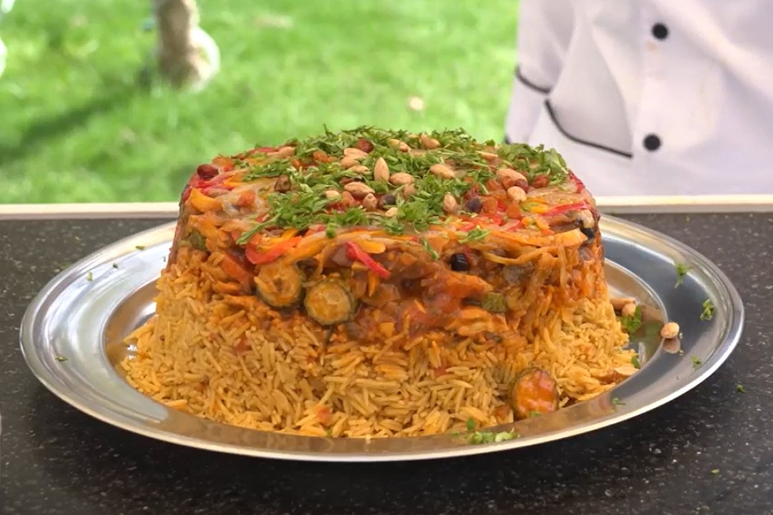 مقلوبة بالدجاج والخضار بالفيديو