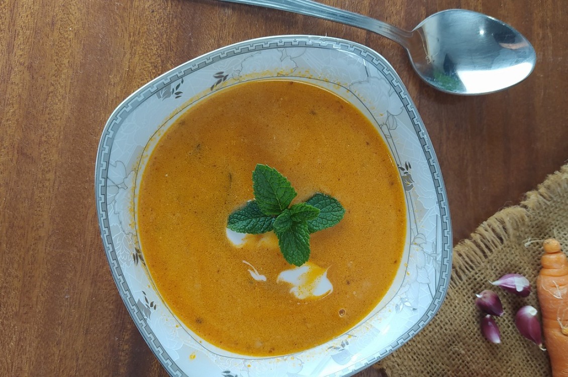 شوربة الطماطم بالجمبري والكريمة