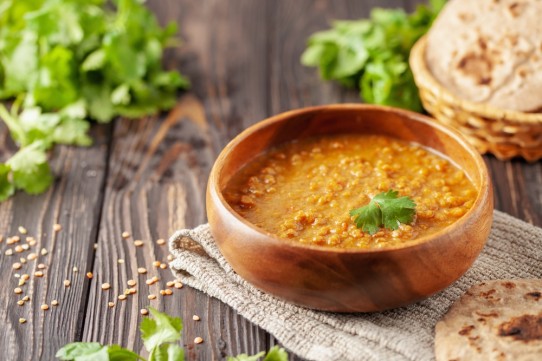 شوربة عدس مسالا من المطبخ الهندي