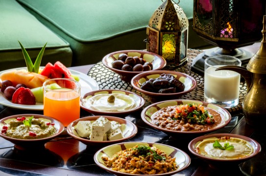 تجنب هذه العادات بعد تناول الطعام في شهر رمضان الفضيل