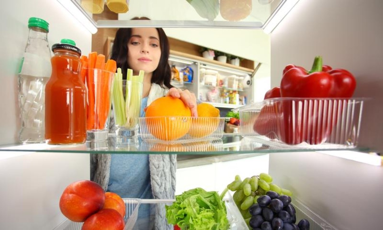 نصائح لحفظ الطعام في الثلَّاجة بعيدًا من الملوثات
