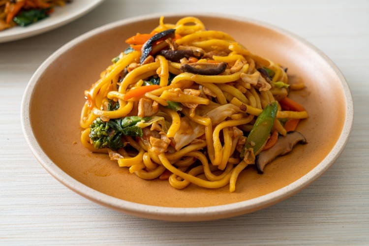 نودلز مقلية بالخضار