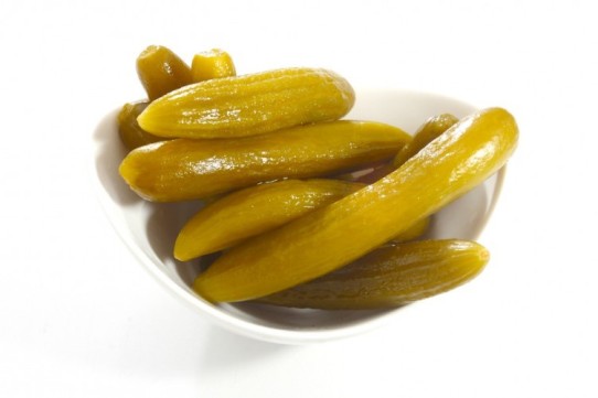 اكتشفي سرّ نجاح مخلل الخيار المنزلي