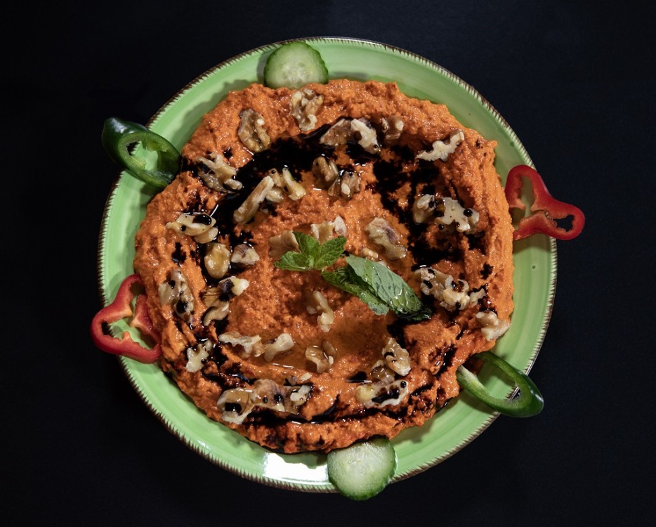 المحمرة بالفلفل الأحمر والجوز بالفيديو