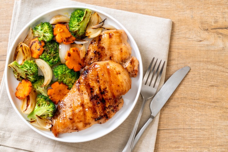 صينية خضار مشوية بالدجاج لمرضى السكر