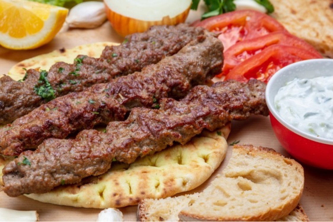 10 وصفات مختلفة لتحضير الكباب المشوي